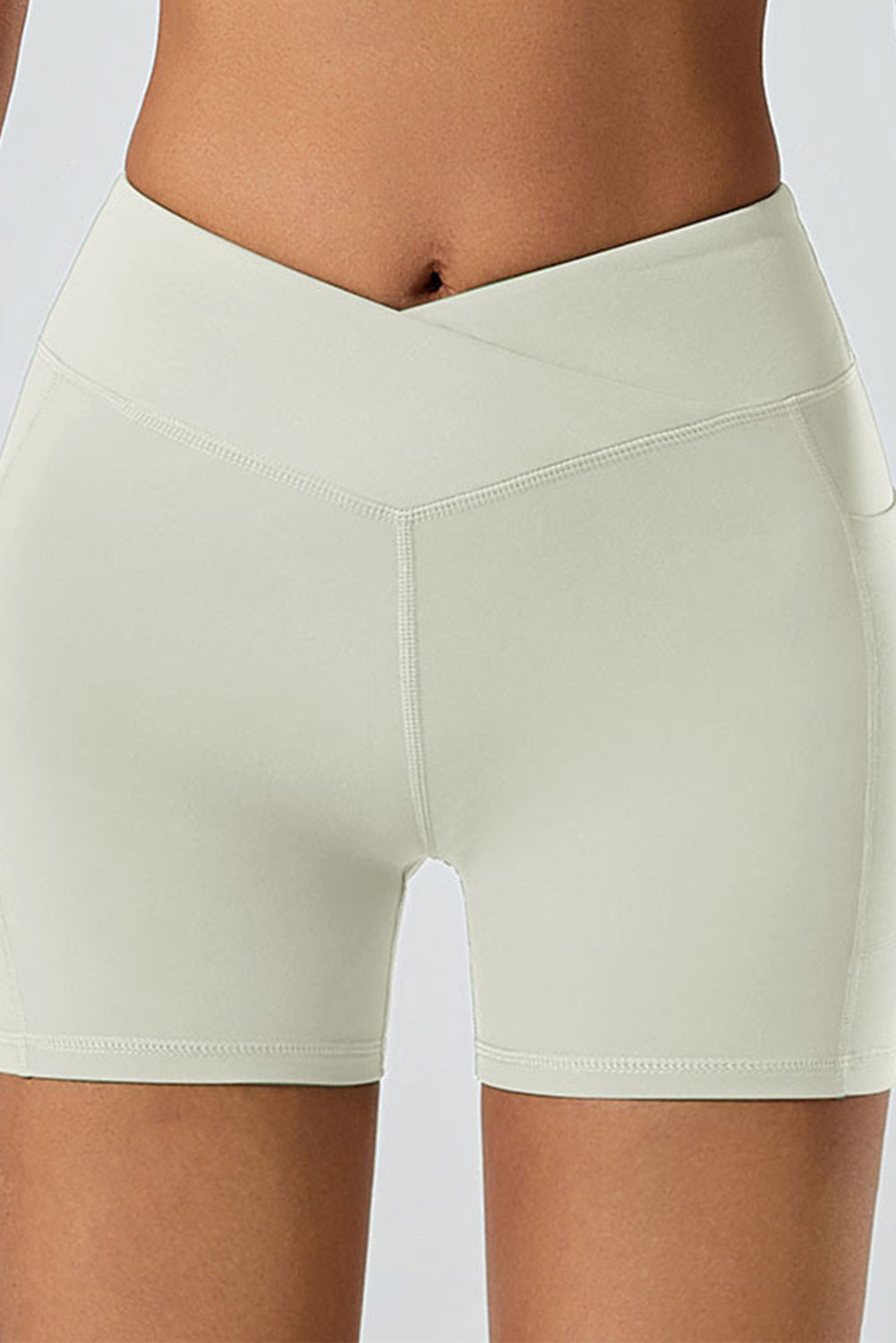 Solid Color Arched Waist Quick Dry Sports Shorts